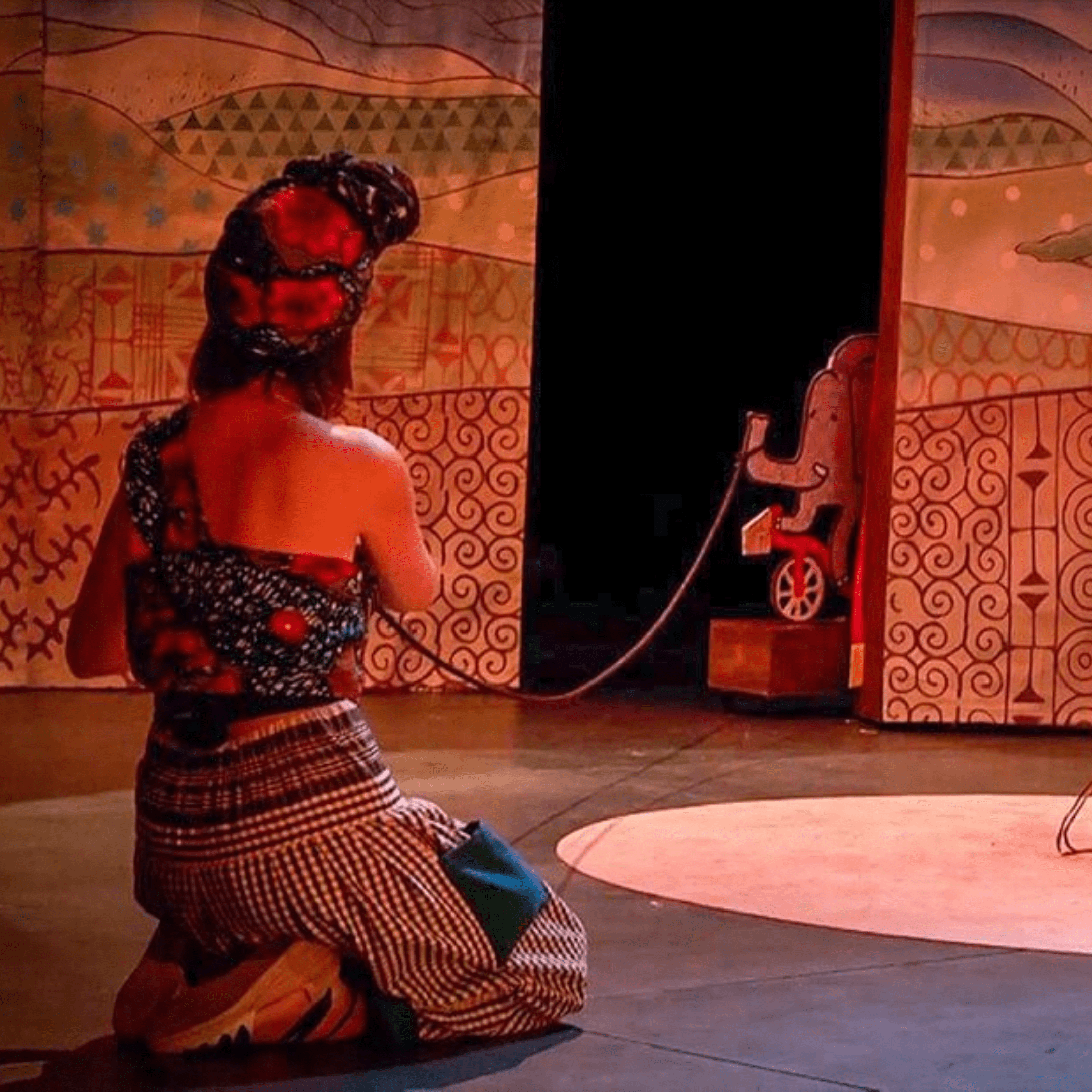 EL VIATGE DE L'ELEFANTA SARA